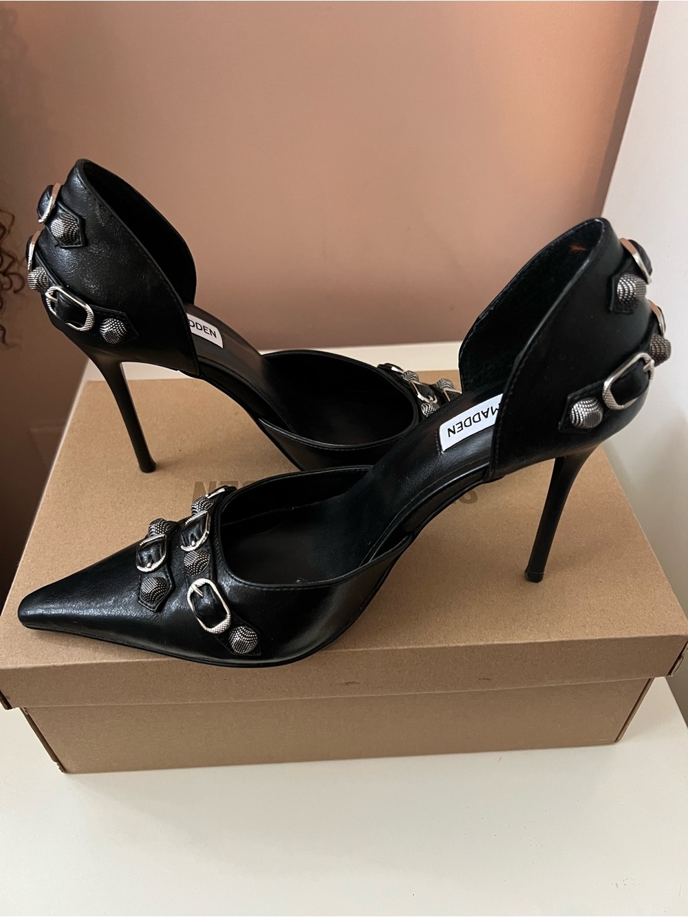 Steve Madden Black Pointed Toe Buckle Block Heels - Picture 3 of 3